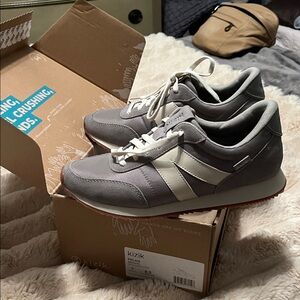 Kizik Milan sneakers in granite 8.5 NWT